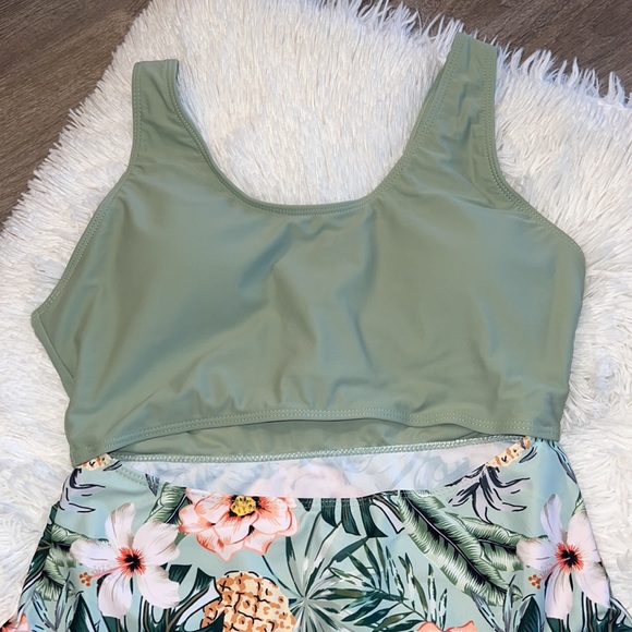 Shein Floral One Piece - Size Large - Picture 7 of 7